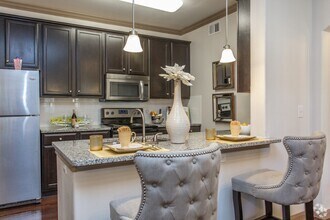 Building Photo - Move-In Made Simple – No Deposit Needed