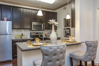 Building Photo - Move-In Made Simple – No Deposit Needed