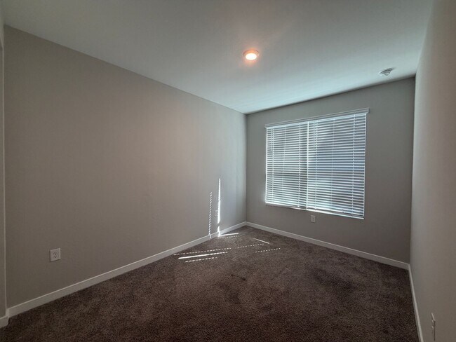 Building Photo - 16594 W Pedro Ln