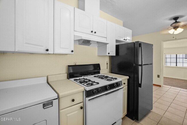 Building Photo - 4913 Sierra Madre Dr