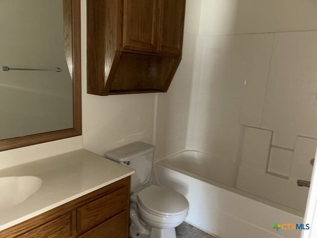 Building Photo - 105 W Truman Ave