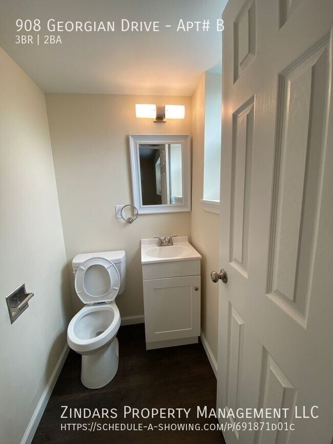Building Photo - 908 Georgian Dr
