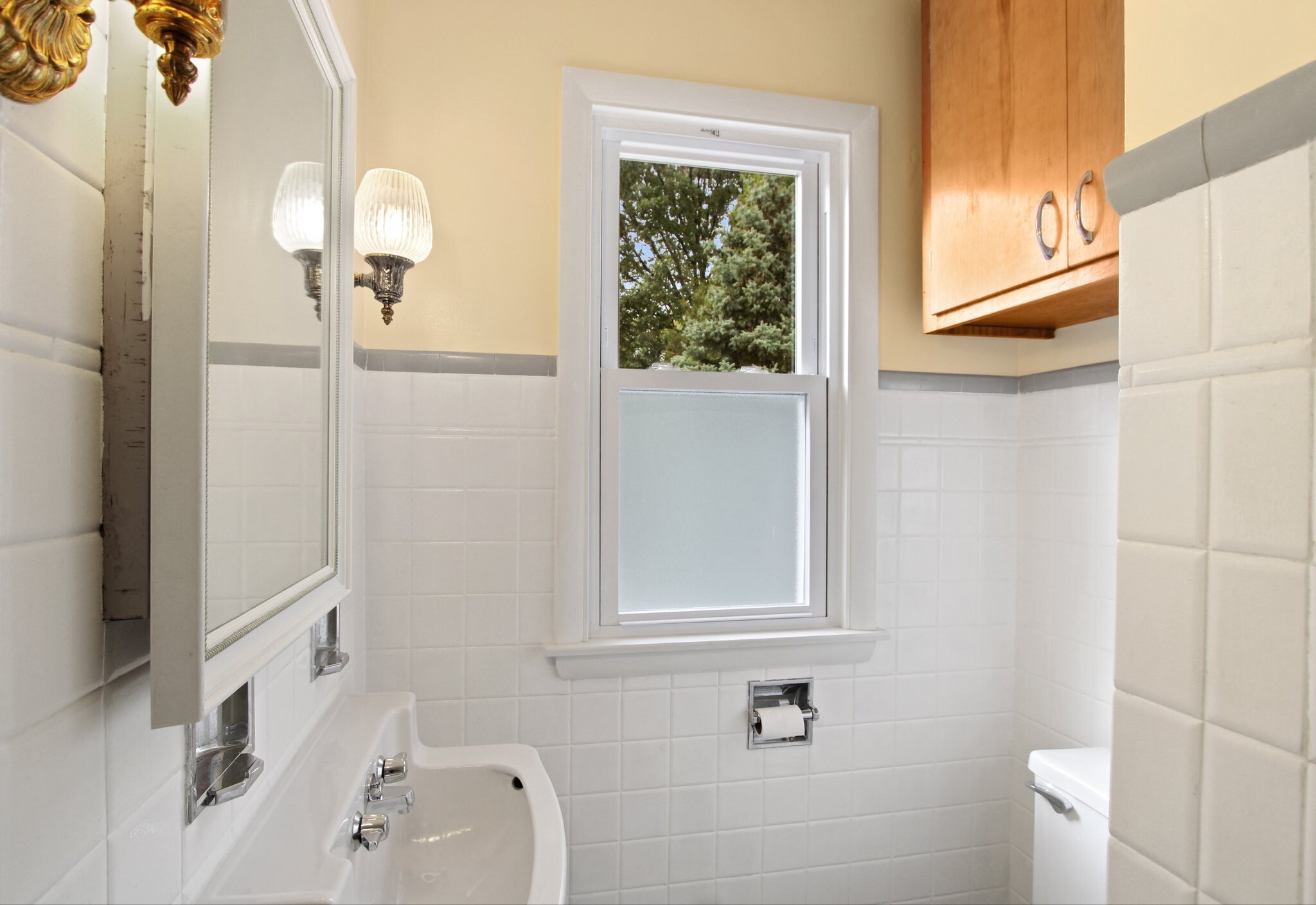 Bathroom - 2637 S 51st St
