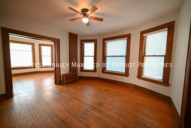 Building Photo - 405 W Main St