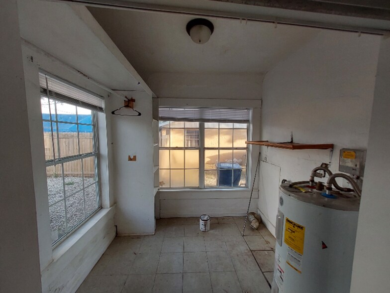 Building Photo - 2713 5th St W