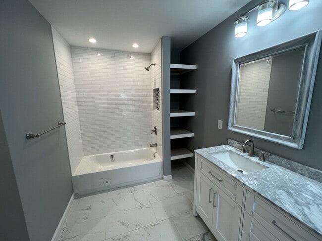 Building Photo - Awesome 3 bedroom 1.5 bath in Lower Macung...