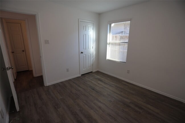 Building Photo - 1603 Oleander Grns Dr