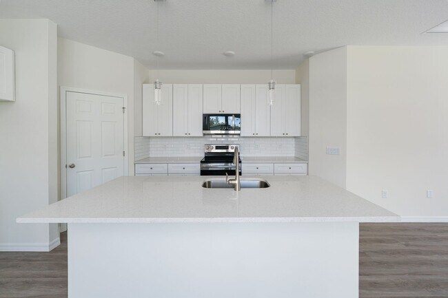 Building Photo - 4/3.5 with a loft in Longwood!