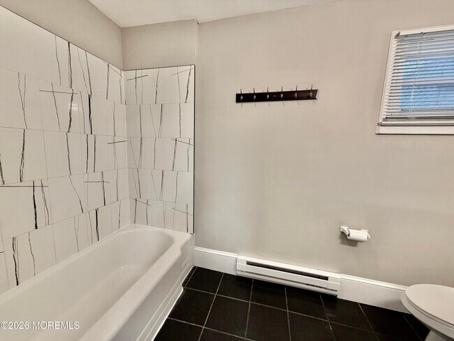 Building Photo - 512 4th Ave