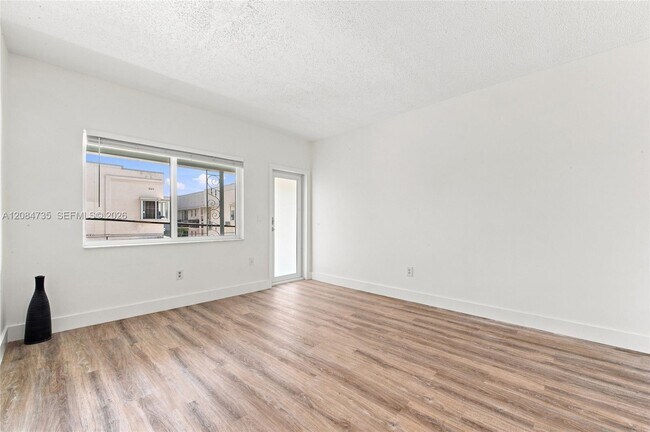 Building Photo - 319 NE 80th St