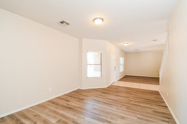 Building Photo - 11011 E Florian Ave