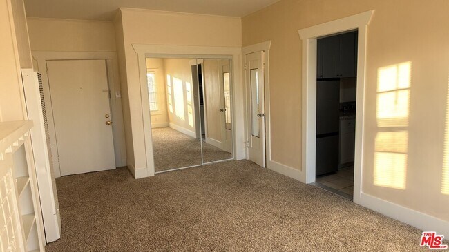 Building Photo - 1510 E Broadway