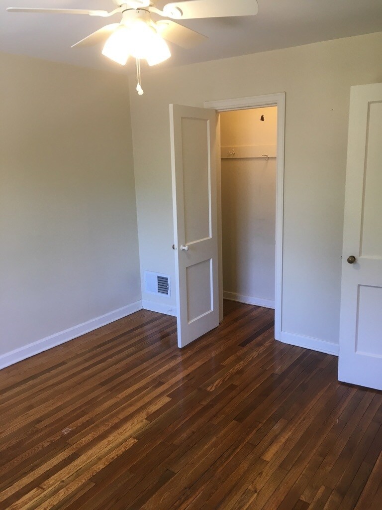 Building Photo - 1869 N Star Rd