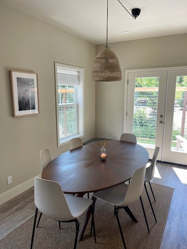 Building Photo - Modern 3 Bedroom 2.5 Bathroom House Close to Downtown Nevada City