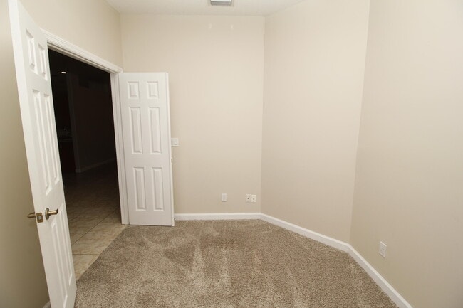 Building Photo - 523 Gardendale Cir SE