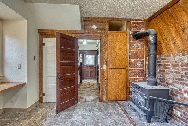 Building Photo - In the heart of Downtown Vancovuer