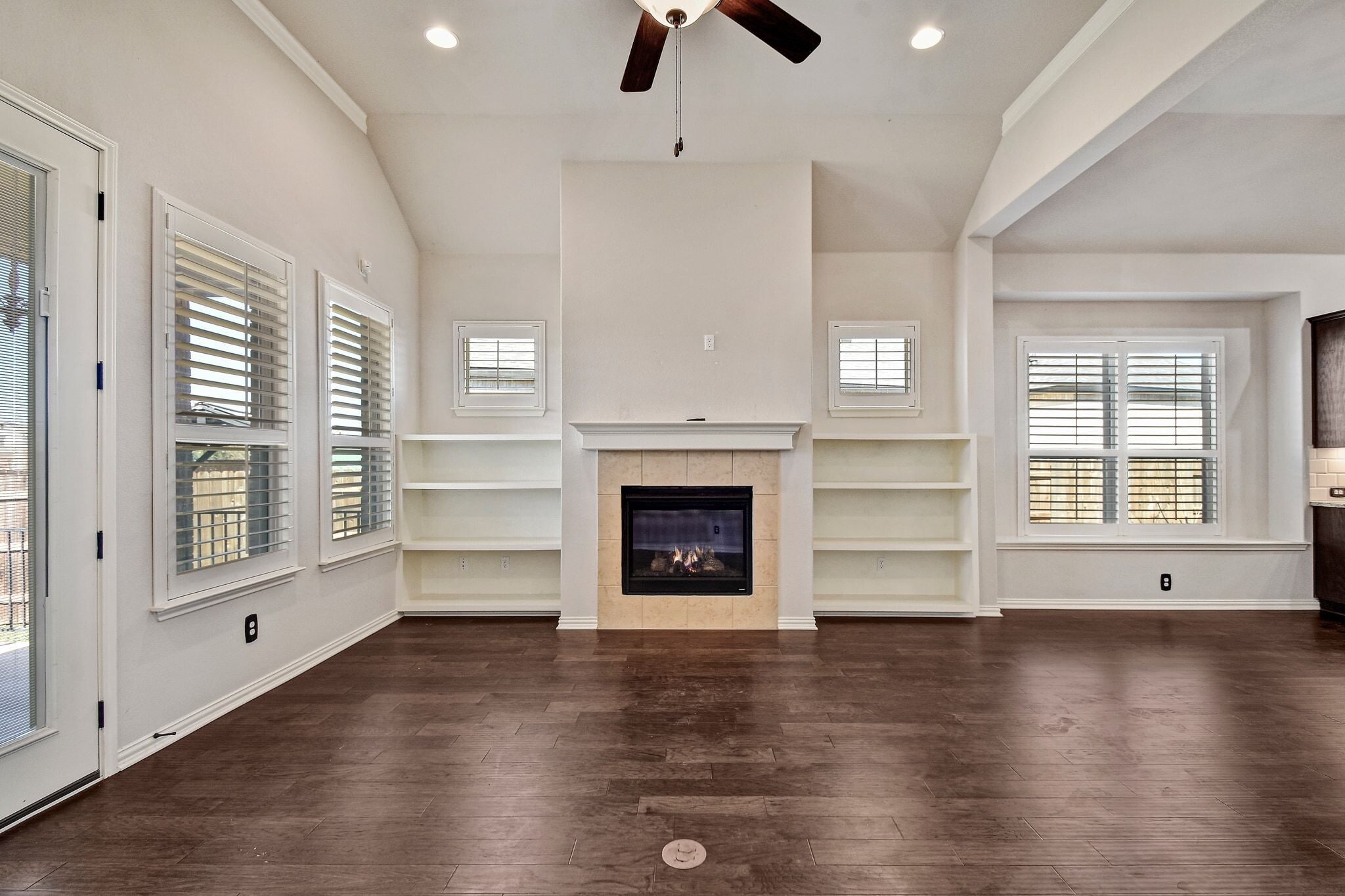 Building Photo - 112 Tulip Garden Trl