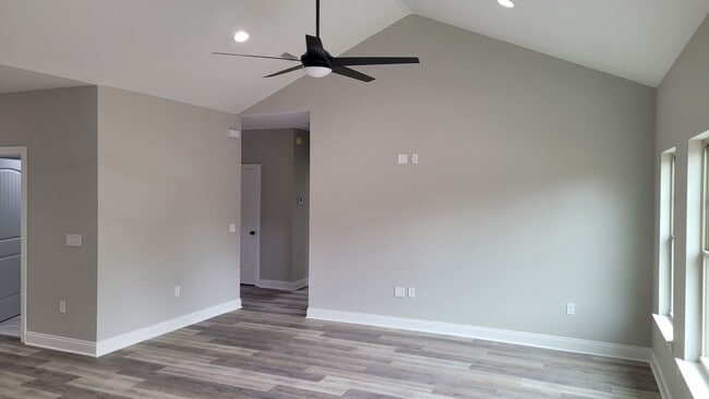 Building Photo - FULLY FURNISHED DUPLEX! 3BED 2BATH! ~ AVAL...