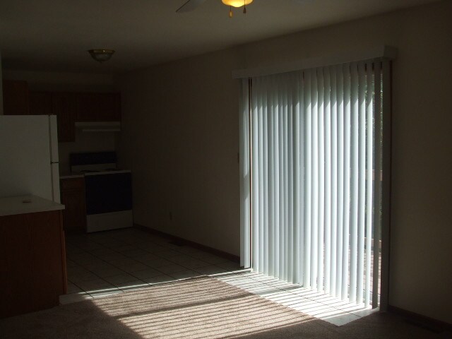 Front Room Patio 4'x6' - 5 N Montague Ave