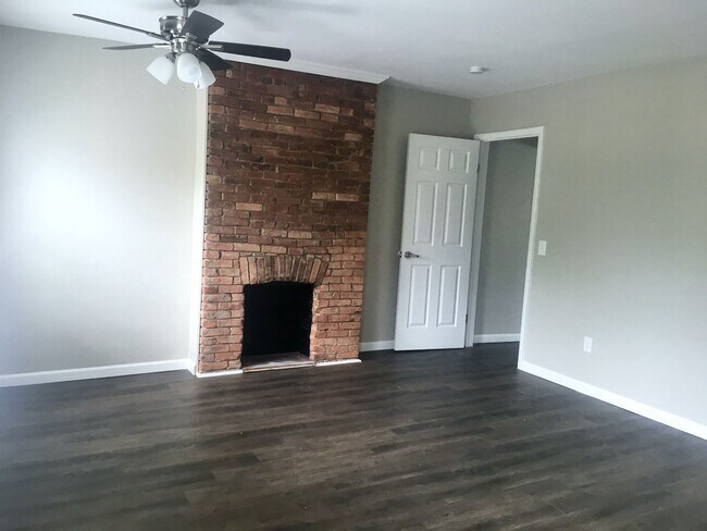 Building Photo - *** Beautiful & Updated Apartment in Mt. Washington * 1 Block to Grandview Ave * Pet Friendly * A...