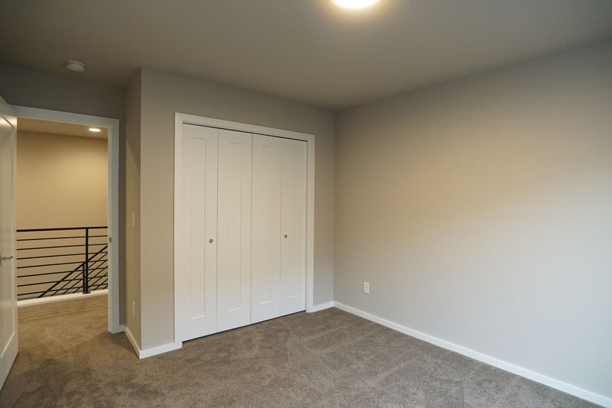 Building Photo - 23068 Alder Ln SE