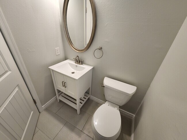 Building Photo - 323 S Broadway