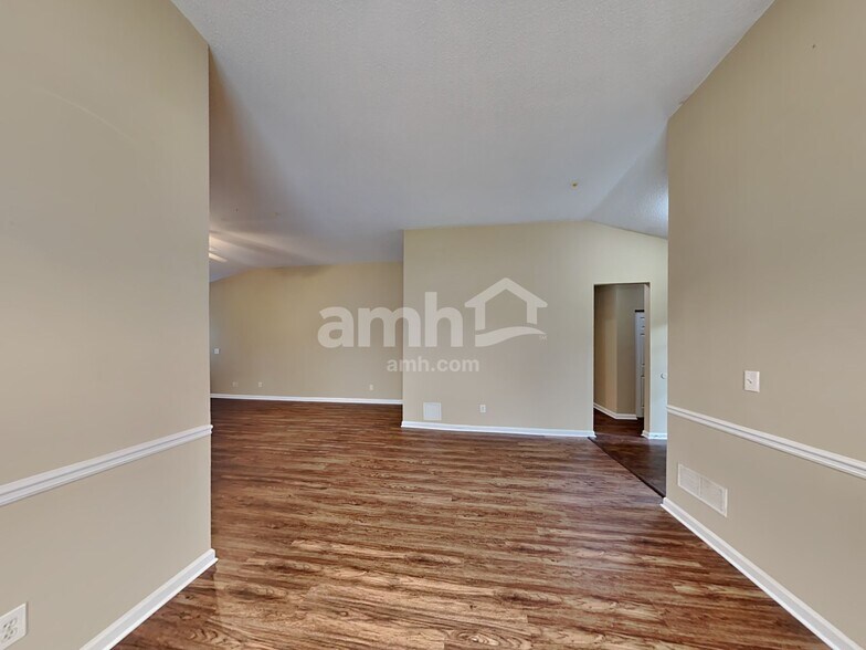 Building Photo - 2135 Beckenham Pl