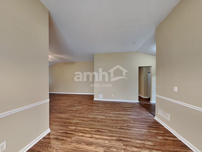 Building Photo - 2135 Beckenham Pl