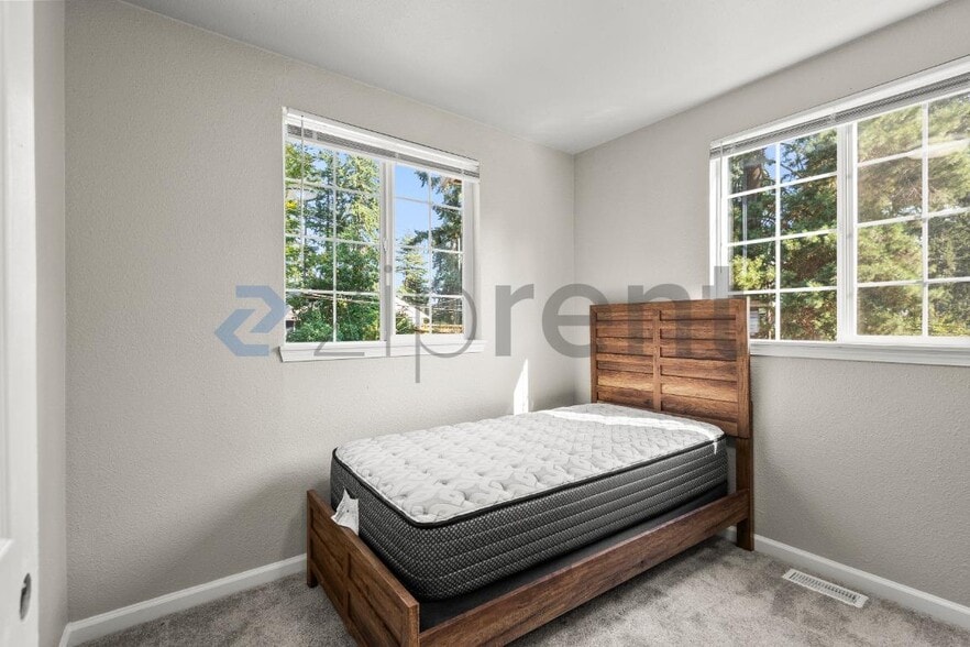 Building Photo - Unit B