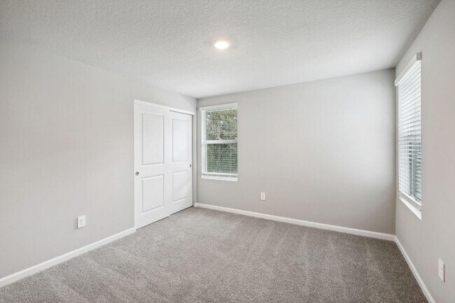 Building Photo - 423 Salisbury Cir