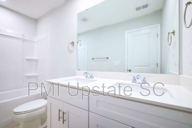 Building Photo - 405 Mariene Dr