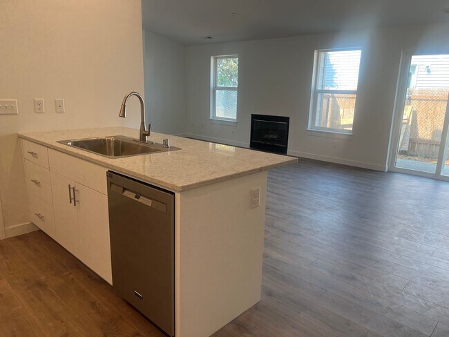 Building Photo - 724 SE 135th Ct