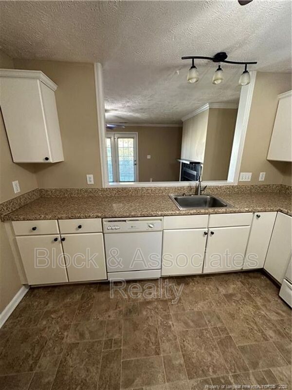 Building Photo - 400 Bubble Creek Ct