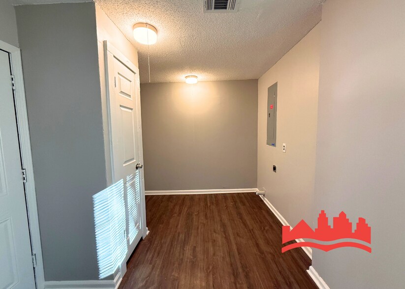 Building Photo - 271 W Levi Rd