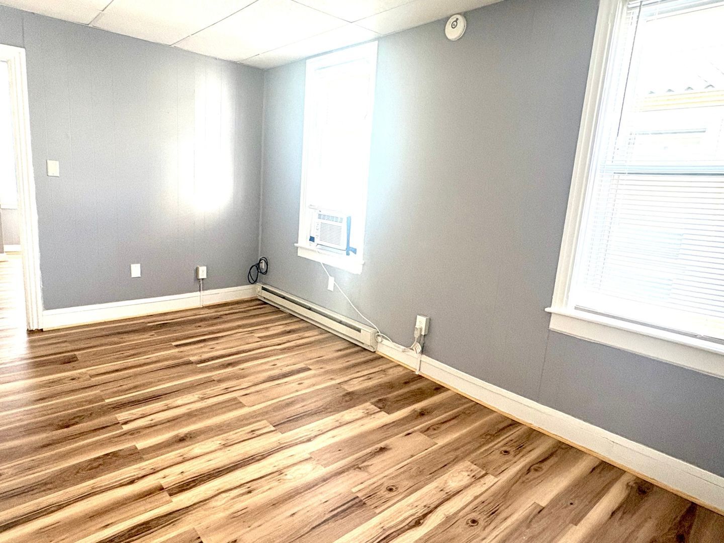 Building Photo - 201 W 5th St