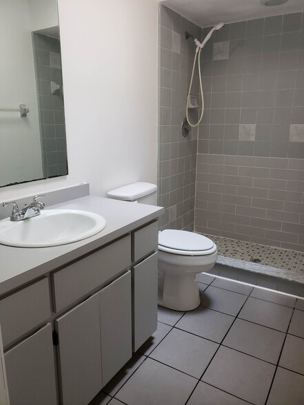 Bathroom 2 - 41 Hydrangea Ln