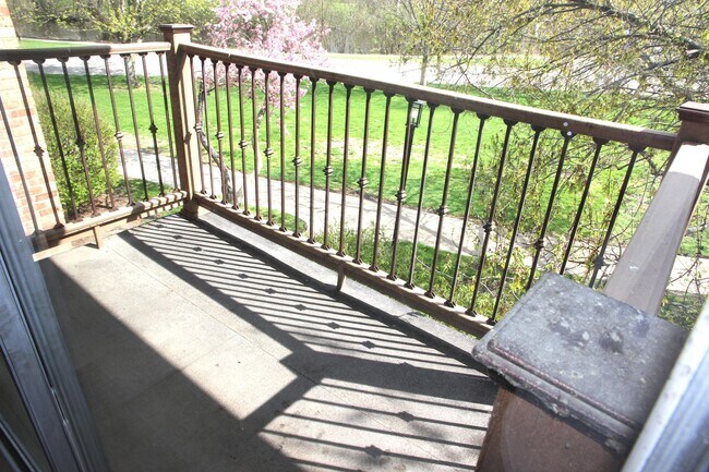 Building Photo - 1257 Island Dr