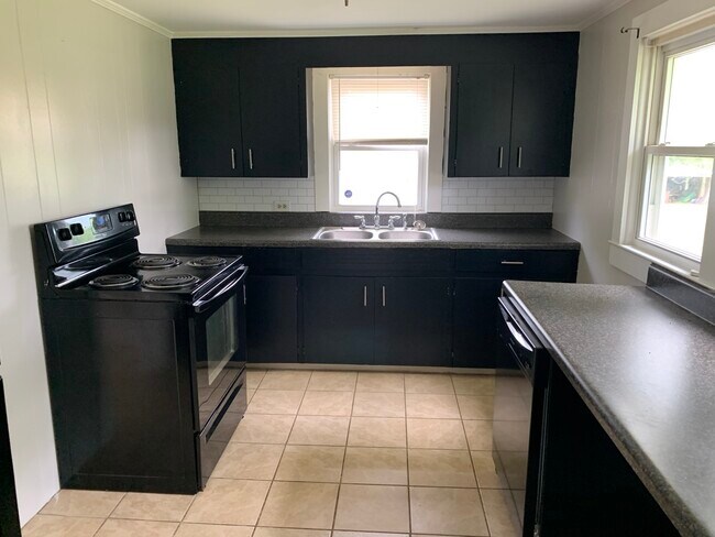 Building Photo - 2751 Lail Rd