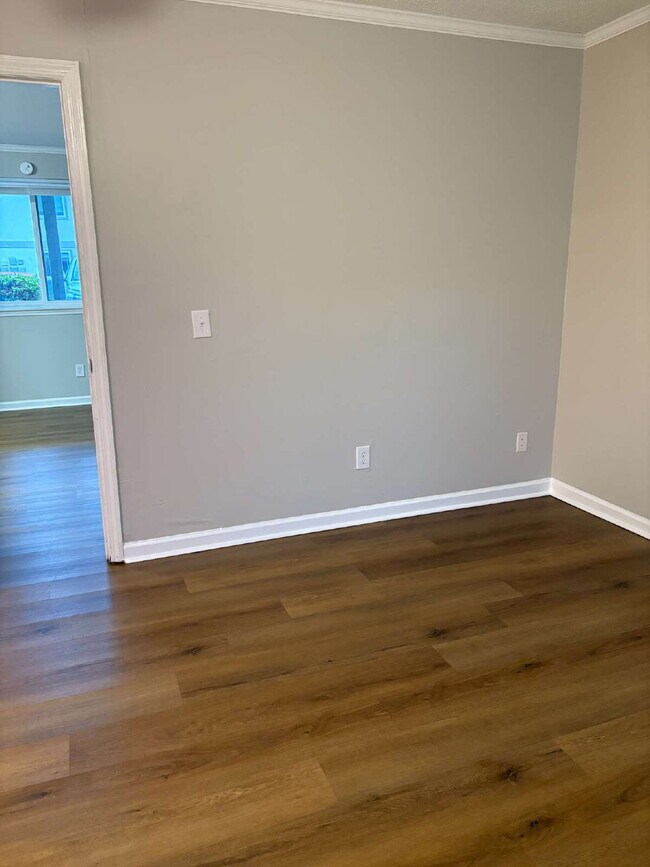 Building Photo - 105 P' Poole Ave #101: Red Bank 1Bed/1Bath Apartment w/ Laundry Units, Central AC, and Granite Co...