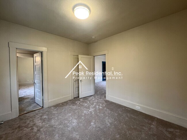 Building Photo - Charming 3bd/1ba Midtown Apartment-Must See!