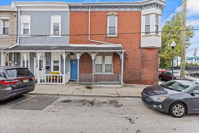 Building Photo - 216 N King St