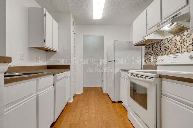 Building Photo - 2030 Cascades Blvd