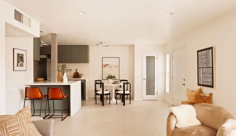 Primary Photo - 970 Palm Ave