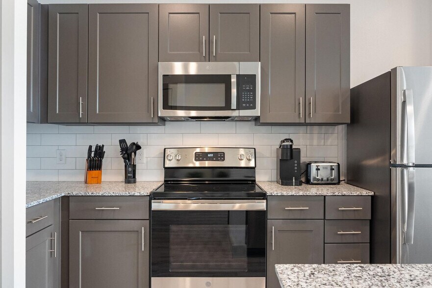 Building Photo - 12100 1/2 Ferrystone Glen Drive-SI ID1343248P