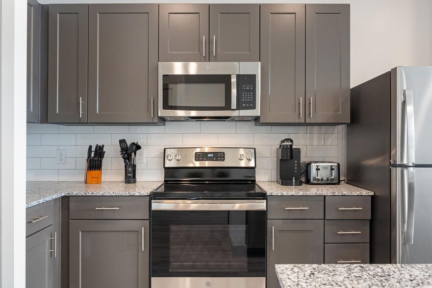 Building Photo - 12100 1/2 Ferrystone Glen Drive-SI ID1343261P