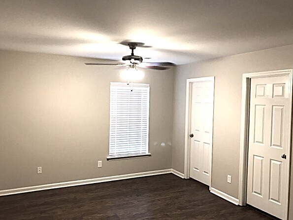 Building Photo - 100 Wildberry Ln