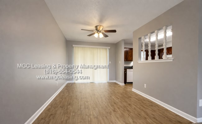 Building Photo - Raytown Duplex Available for Immediate Move-In