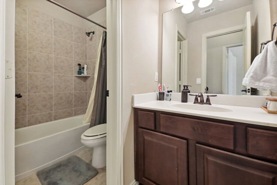 Building Photo - 875 Merino Drive