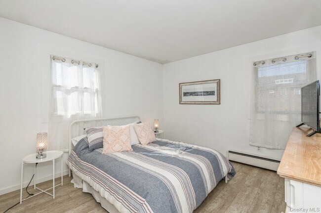 Building Photo - 33 Hoppin Ave