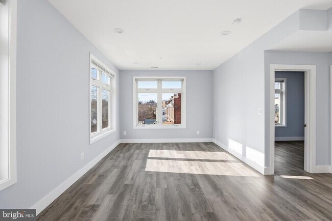 Building Photo - 2600 4th St NE